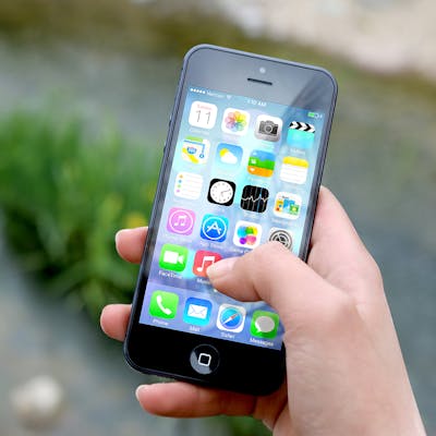 hand-apple-iphone-smartphone-1